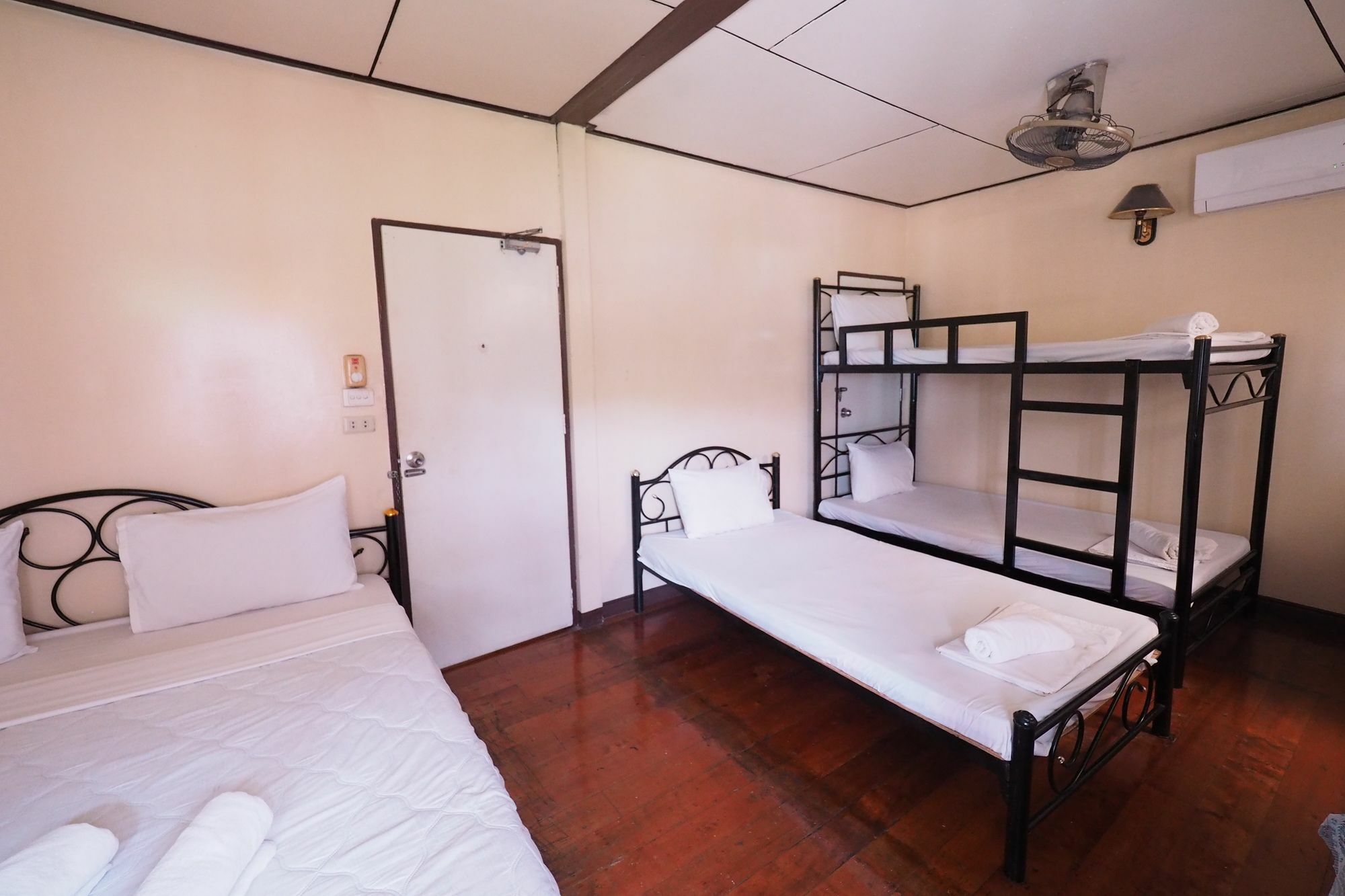 Brickhouse Ayutthaya Guesthouse Est 1986 Exterior photo