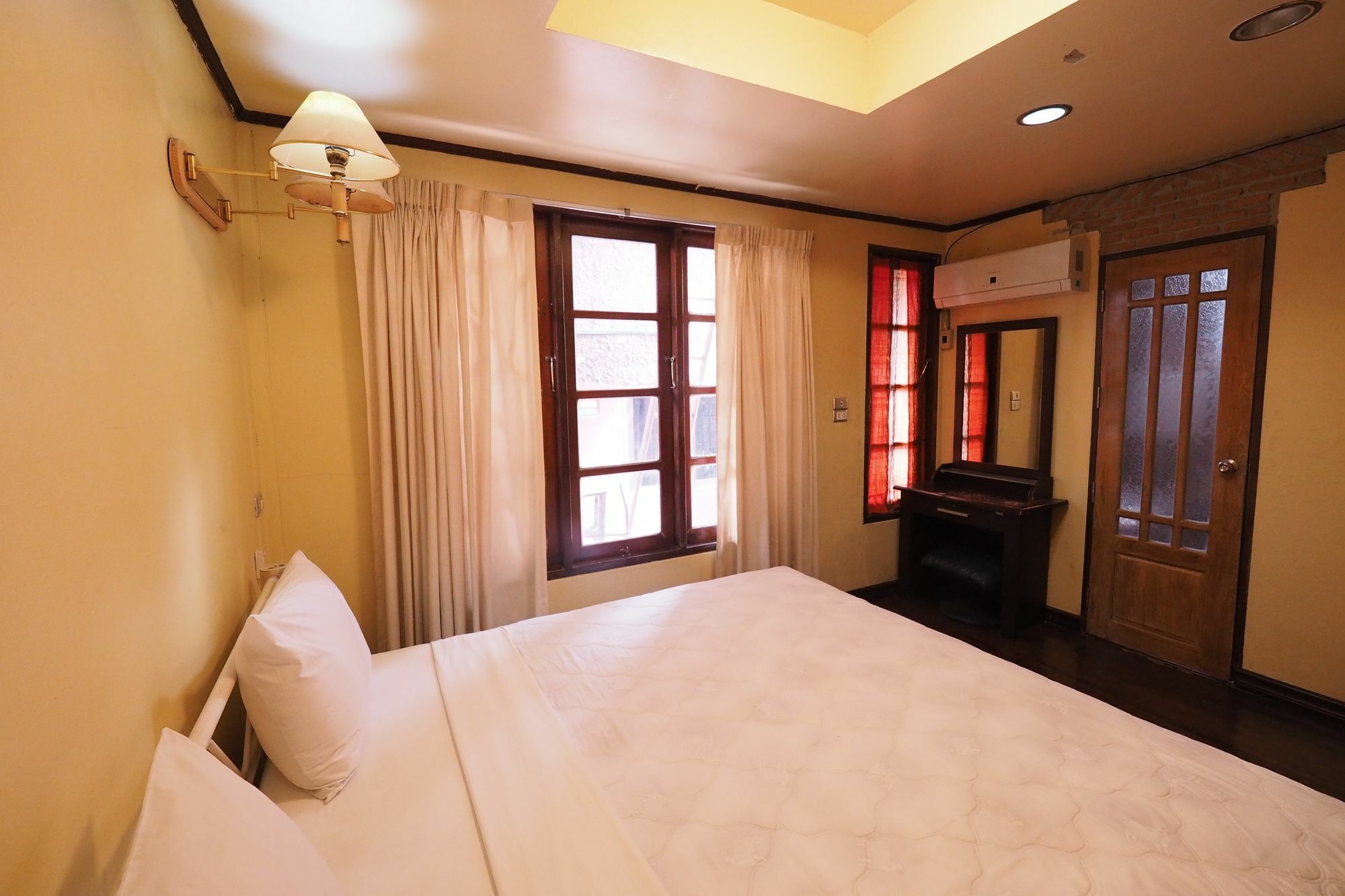 Brickhouse Ayutthaya Guesthouse Est 1986 Exterior photo