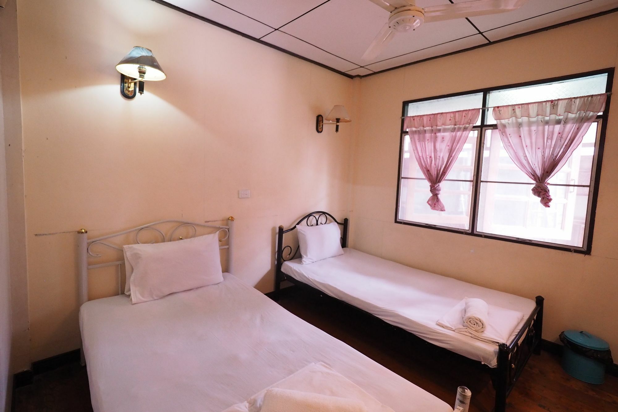 Brickhouse Ayutthaya Guesthouse Est 1986 Exterior photo